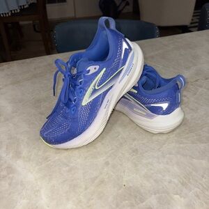 Brooks Women's Athletic Shoes in Blue and White